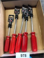 (4) #3 x 8 & (1) 3/16 x 6 Powerbuilt Screwdrivers