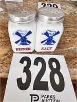 Vintage Salt/Pepper Set(Kitchen)