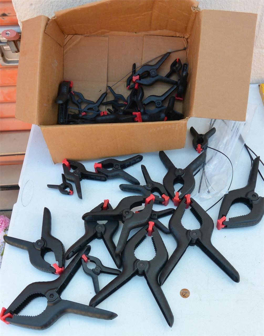 LARGE LOT OF VARIOUS SIZE CLAMPS