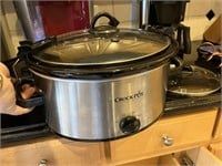 Crock Pot Slow Cooker W/Lid