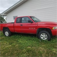 Dodge Ram 1500 4x4 Pickup - 5 spd. Manual Transm.,