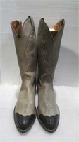 Size 13 B cowboy boots