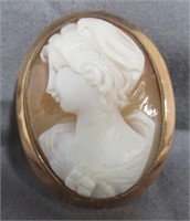 Vintage unmarked shell cameo brooch. Measures 1"