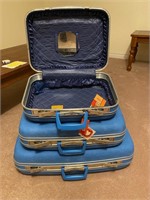 SET OF VINTAGE HARD SIDED SUIT CASES WITH KEY