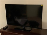PANASONIC 40" LCD TV WITH REMOTE