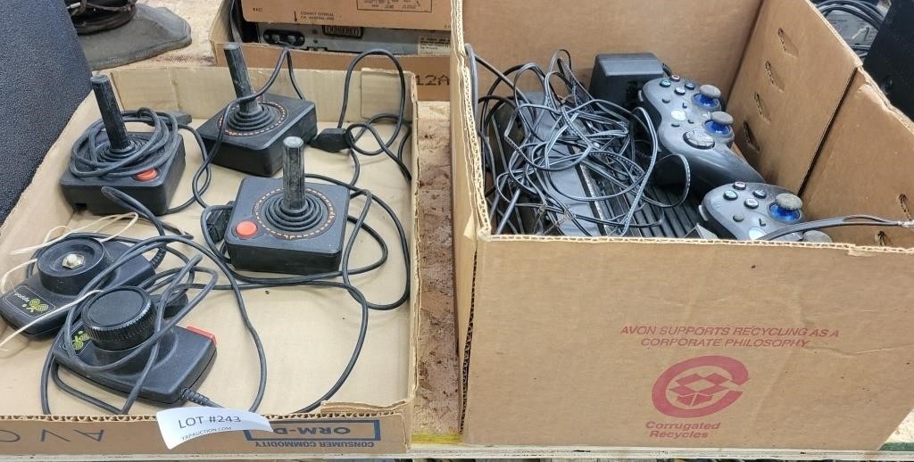 VTG. VIDEO COMPUTER SYSTEM & CONSOLE CONTROLLERS