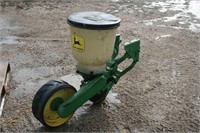 8 JOHN DEERE 71 PLANTER UNITS WITH HOPPERS