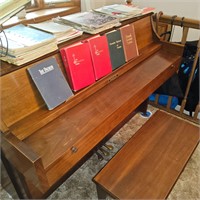 BALDWIN PIANO W/MUSIC-HYMNALS-BENCH