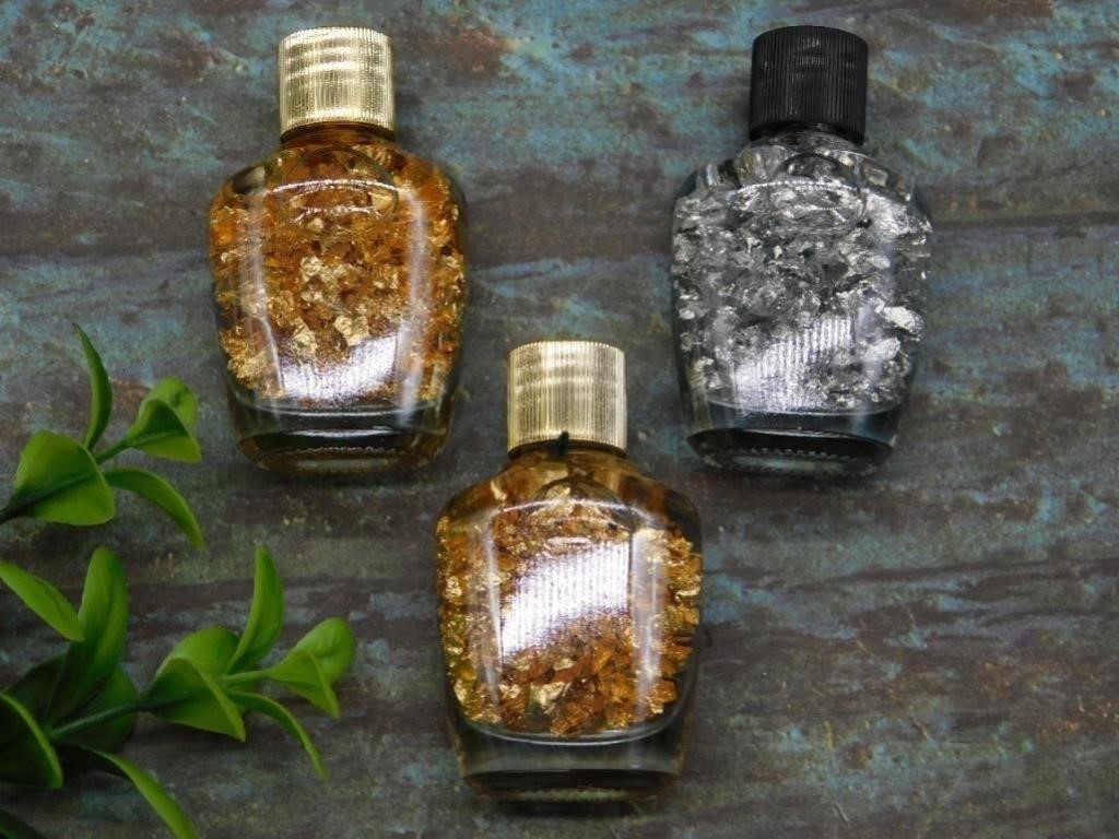 GOLD AND SILVER FLAKES IN BOTTLES ROCK STONE LAPID