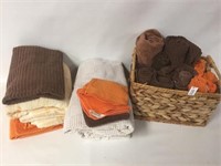 Lot of Towels & Wash Clothes - All in Great Shape