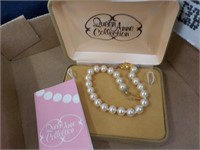 Queen Anne faux pearl bracelet