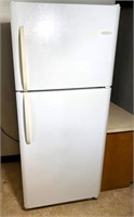 frigidaire refrigerator- VG condition