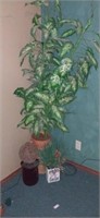 Lot with fake indoor plants and decorative vase
