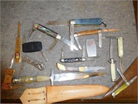 COLLECTION OF KNIVES