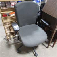 SWIVEL OFFICE CHAIR