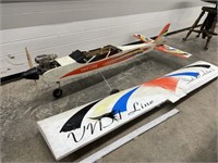 MODEL AIRPLANE - UNKNOWN ORDER - DAMAGE TO WING