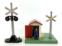 Lionel Tin Toy Electric Train RR Crossing