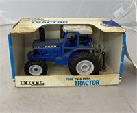 Ertl Die Cast Ford Cab Tractor 1:32 in Box