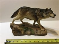 7 inches tall wolf sculpture
