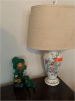 LOT OF DECOR 2 PORCELAIN LAMPS