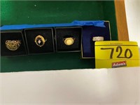 4 COSTUME JEWELRY RINGS IN CASES