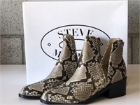 Ladies Steve Madden Boots Size 6.5