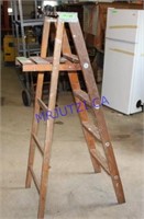 5' Wood Step Ladder