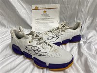 Derek Fisher signed pair basketball shoes W/ COA