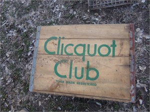 Clicquot club wood box
