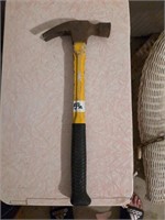 Hammer fiberglass handle yellow