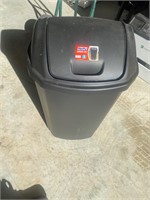 13.5 gallon trash can