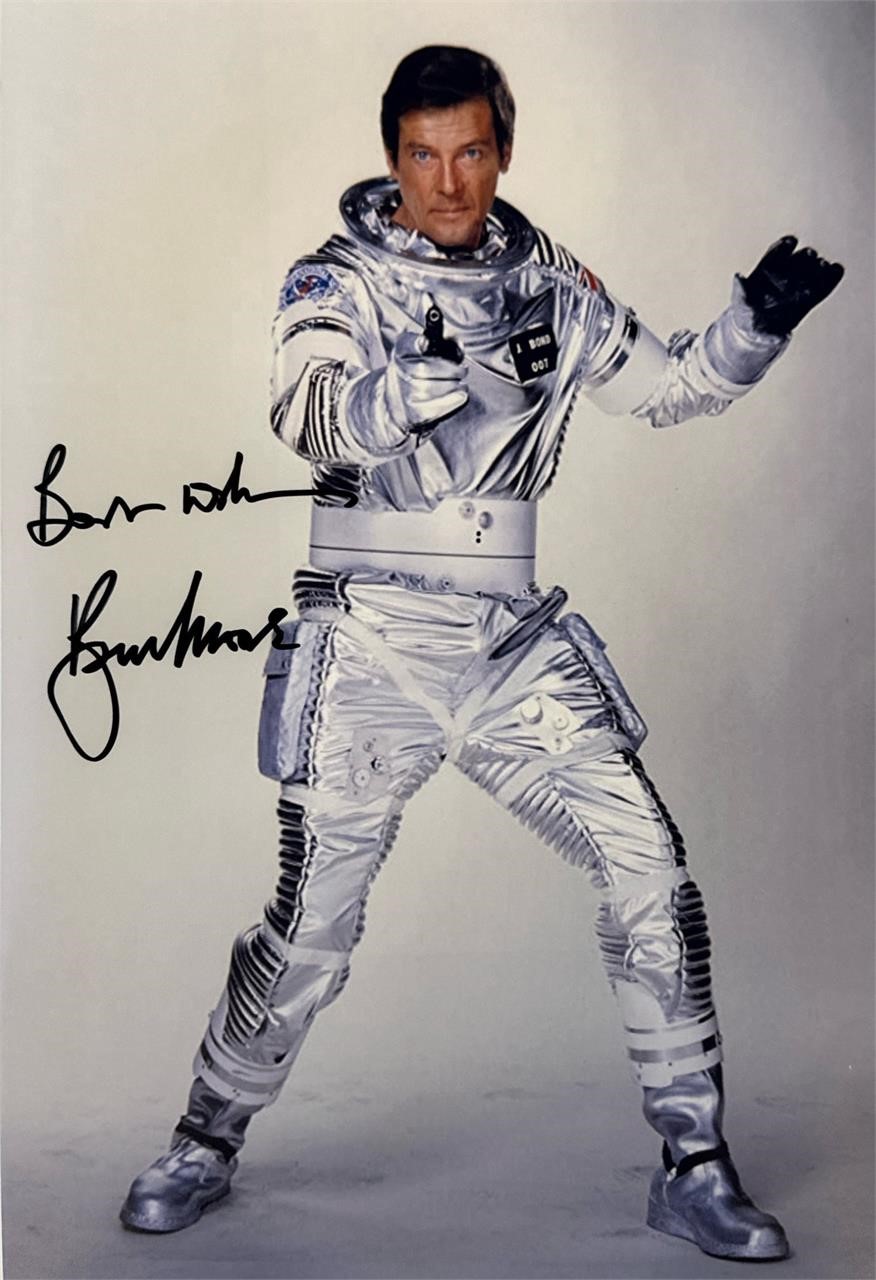 Autograph COA 007 Roger Moore Photo