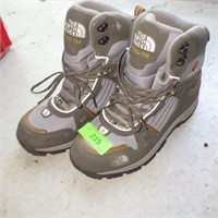 THE NORTH FACE GORE-TEX BOOTS SIZE 10.5
