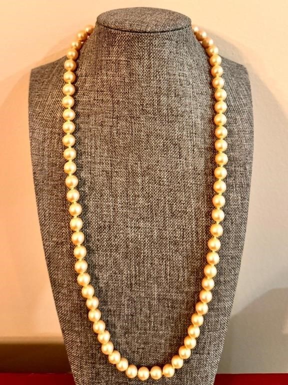 Estate Pearl Necklace w/ fancy clasp hand knotted