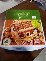 FUN GINGERBREAD HOUSE BAKE SET - NEW