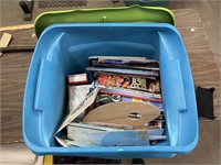 TOTE WITH MAGAZINES