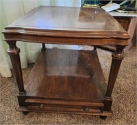 Vintage Ethan Allen Side Table. 21"x25.5"x22.5"