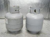 2 count propane tanks
