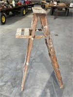 5 ft  Wood Step Ladder