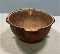3 legged cast iron pot