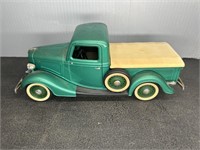 FORD V-8 SOLIDO PICK-UP 1:19 SCALE