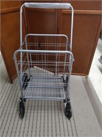 Metal shopping cart, great pre-owned condition.