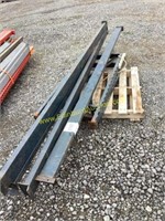 E2. Lot of pallet racking