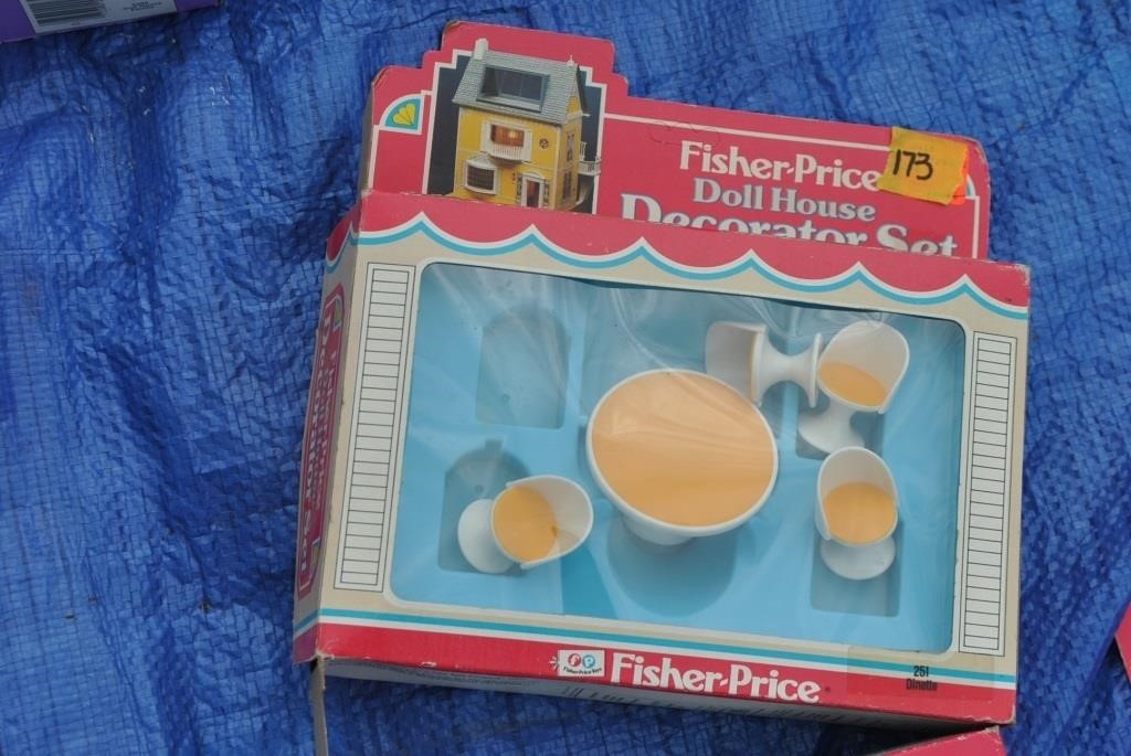 1981 Fisher Price dollhouse decorator dinette set