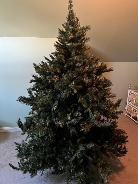 Quality Artificial Christmas tree