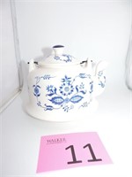 Armbee Delft Blue Onion Pattern Tea Pot