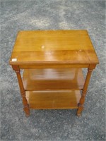 NICE 2 TIER PINE ACCENT TABLE 20X14X26 INCHES