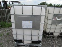2) 330 Gallon Poly Tank in Transport Carrier