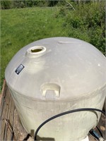 Poly Water Tank missing lid.