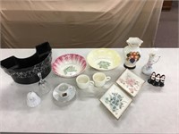 Assorted porcelain pieces